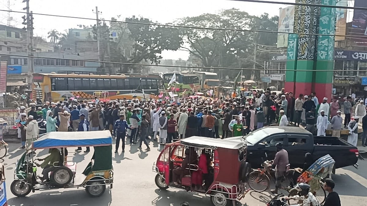 মাগুরায় মহাসড়কে প্রচারণা, জামায়াতের দুই প্রার্থীর বিরুদ্ধে আচরণবিধি লঙ্ঘনের অভিযোগ