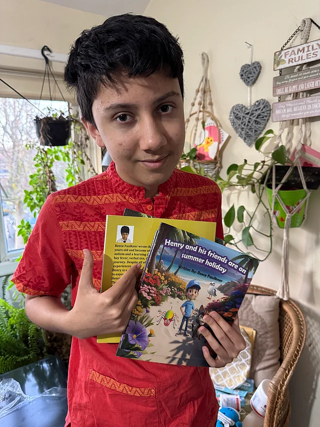 নিজের লেখা বই নিয়ে রিস