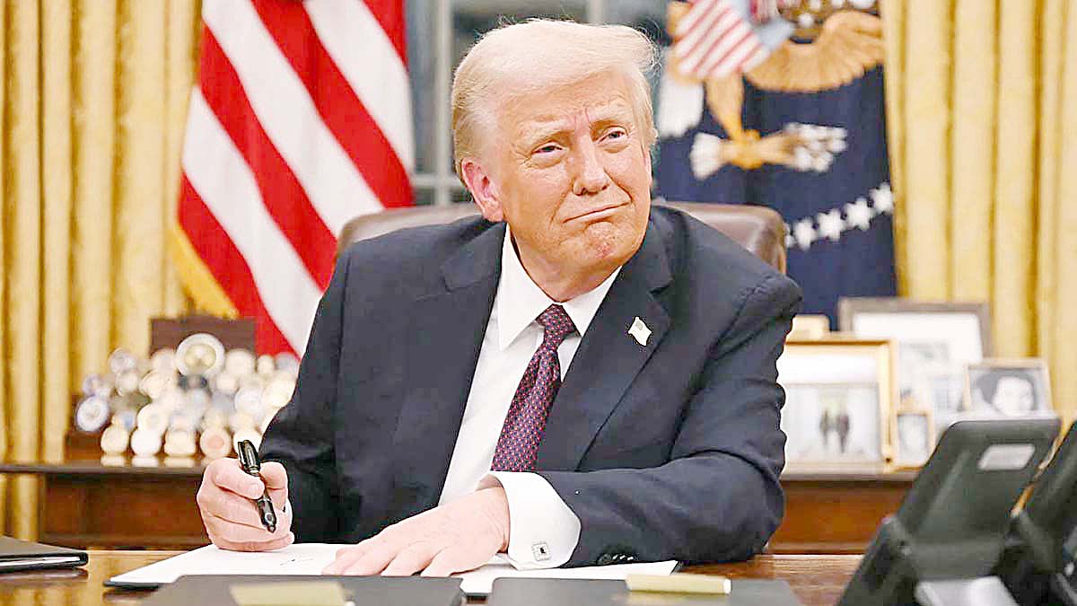 এটি কি শান্তিমঞ্চ নাকি ‘সম্রাট’ ট্রাম্পের দরবার