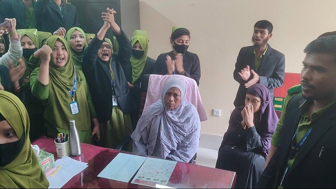 পাঁচ ঘণ্টা পর ছাড়া পেলেন নড়াইল নার্সিং কলেজের অবরুদ্ধ অধ্যক্ষ ও প্রশিক্ষক