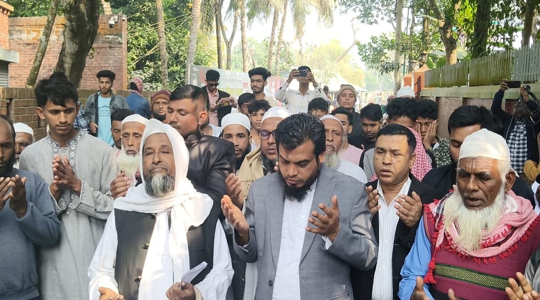 শেখ মুজিবের কবর জিয়ারত করে প্রচার শুরু বিএনপির ‘বিদ্রোহী’ প্রার্থীর