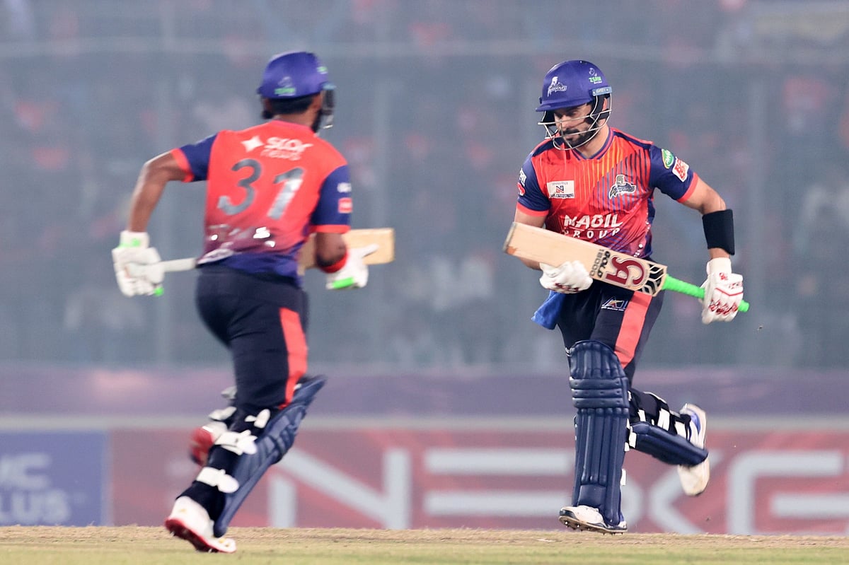বিপিএল ফাইনাল: এক শ পেরিয়েছে রাজশাহী