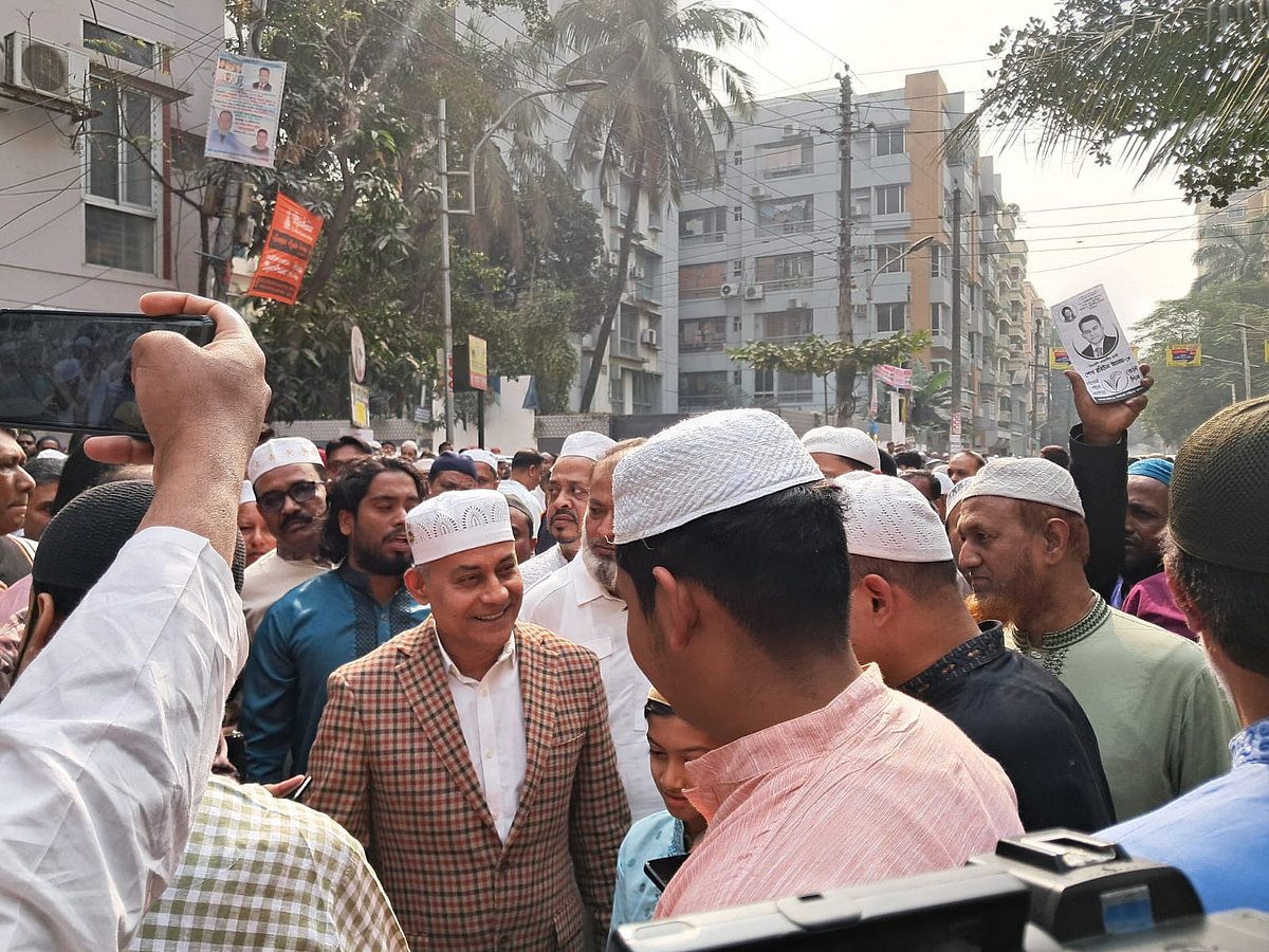 গণসংযোগে বিএনপির প্রার্থী রবিউল, জয় নিয়ে ‘শতভাগ আশাবাদী’