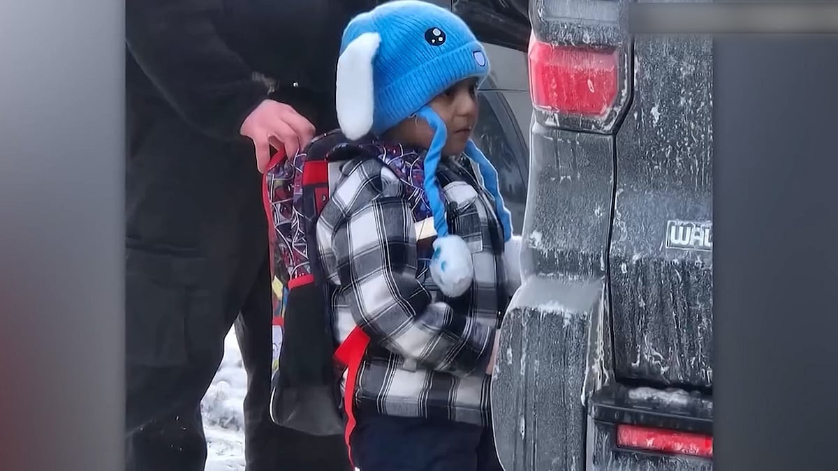 ৫ বছরের শিশুও পেল না রেহাই, আইসিই সদস্যদের হাতে আটক
