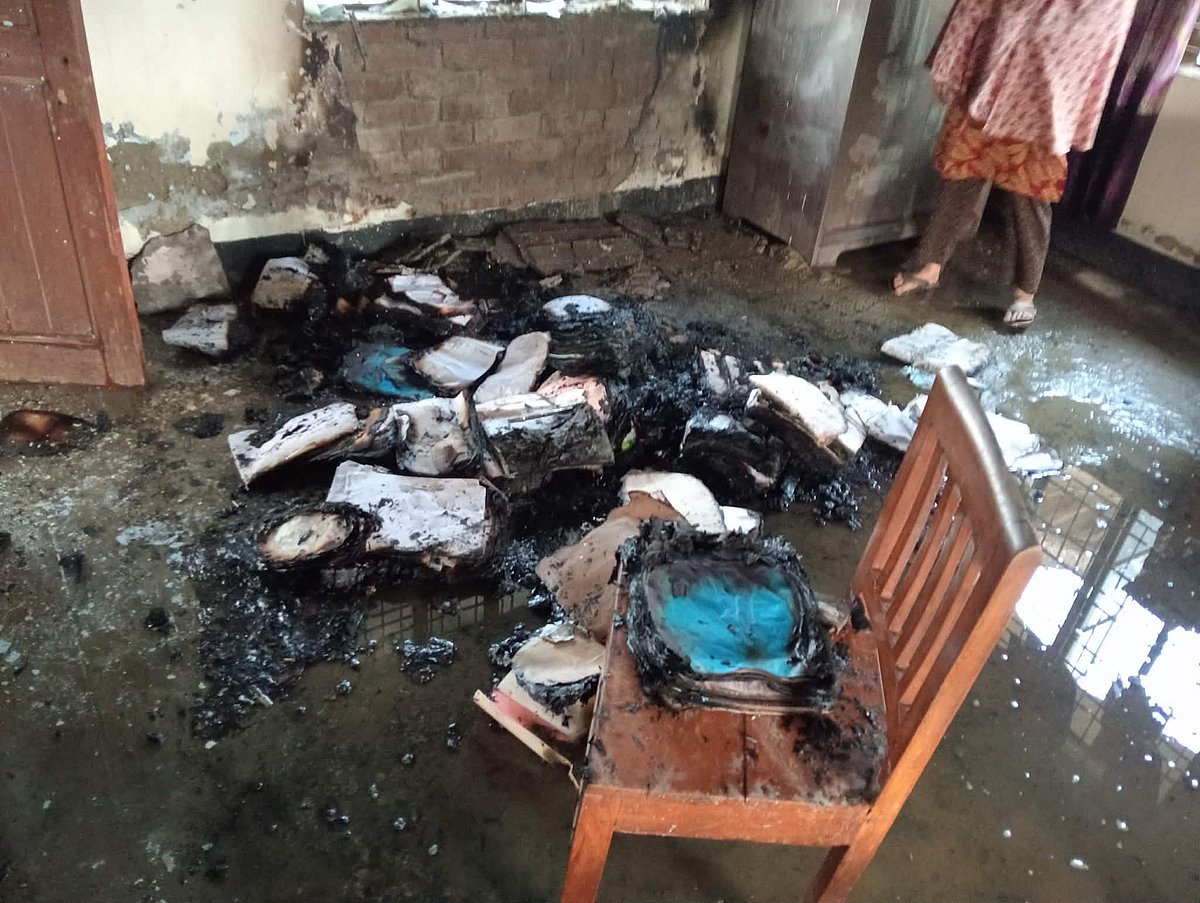 ময়মনসিংহে গ্রামীণ ব্যাংকের কার্যালয়ে আগুন