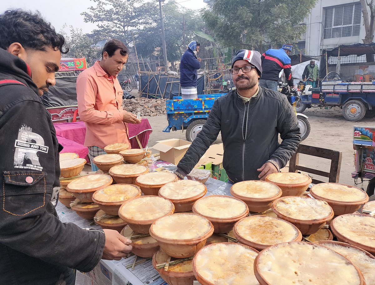 দইয়ের ঘ্রাণে মাতোয়ারা ঐতিহ্যবাহী মেলা