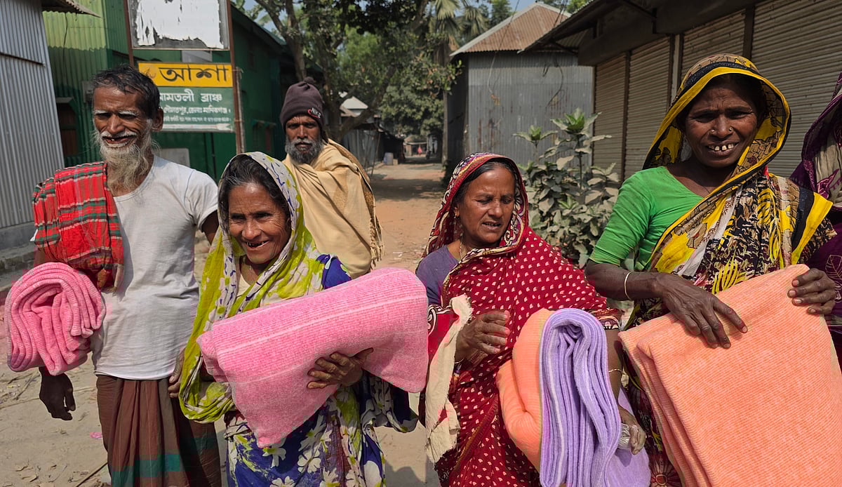 ‘আপনাগো কম্বলডা পাইয়া উপকার অইলো’