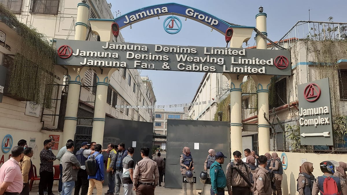 গাজীপুরে শ্রমিকদের আন্দোলন, পোশাক কারখানা বন্ধ ঘোষণা