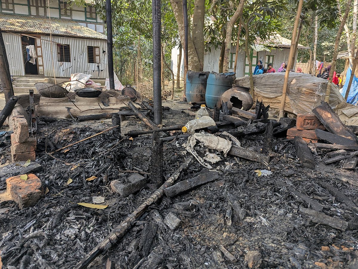 সদ্য বিএনপিতে যোগ দেওয়া ইউপি চেয়ারম্যান ও তাঁর সমর্থকদের বাড়িঘরে হামলা, অগ্নিসংযোগ