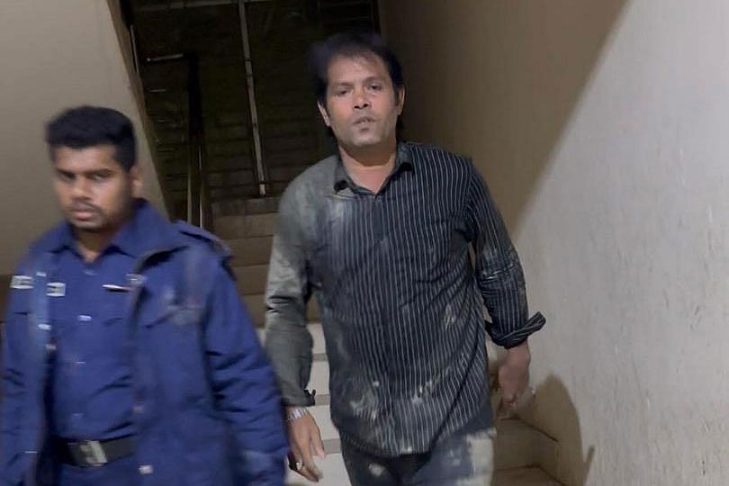 যৌথ বাহিনী দেখে মাছের ঘেরে লাফ, কাদায় আটকে পড়া সাবেক ইউপি চেয়ারম্যান গ্রেপ্তার