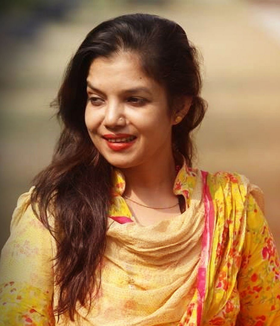 মা-বাবার হাত ধরে রোজী সিদ্দিকীর মেয়ে কি অভিনয়ে আসবেন?