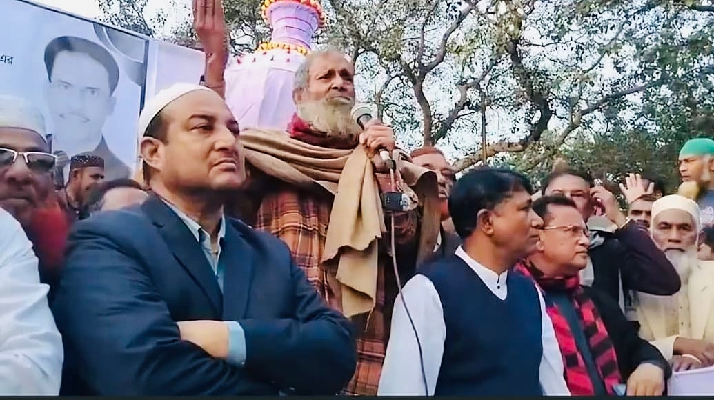 নাটোর-১ সমর্থকের কুরুচিপূর্ণ বক্তব্য: জরিমানা ও মুচলেকা দিলেন প্রার্থী