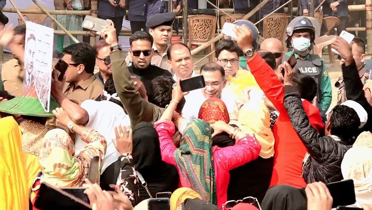 চট্টগ্রামের সমাবেশস্থলে তারেক রহমান, লোকে লোকারণ্য চারপাশ