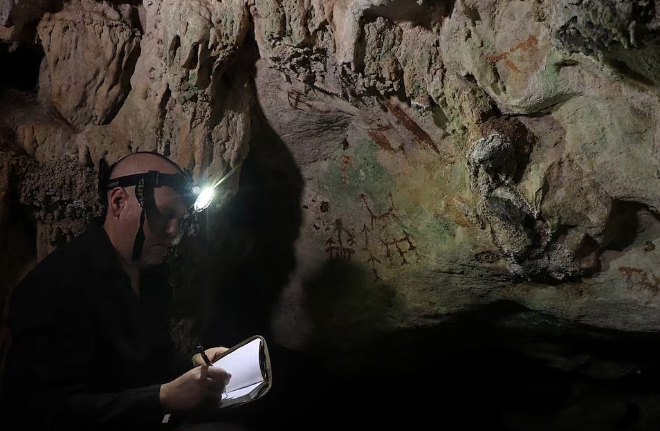 ইন্দোনেশিয়ায় বিশ্বের প্রাচীনতম গুহাচিত্রের সন্ধান