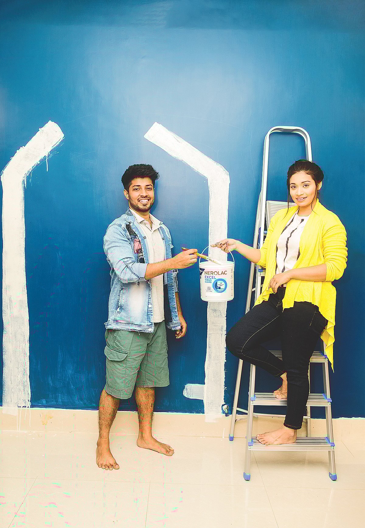 ঘরের দেয়ালে রঙিন অনুভূতি