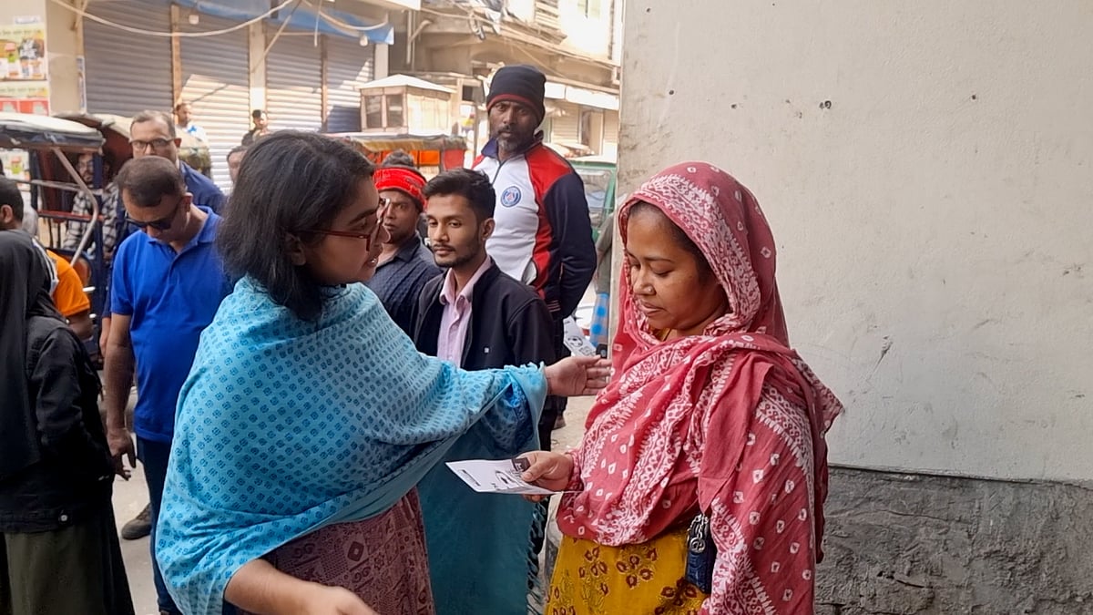 ভোট চাইতে মানুষের দ্বারে দ্বারে তাসনিম জারা