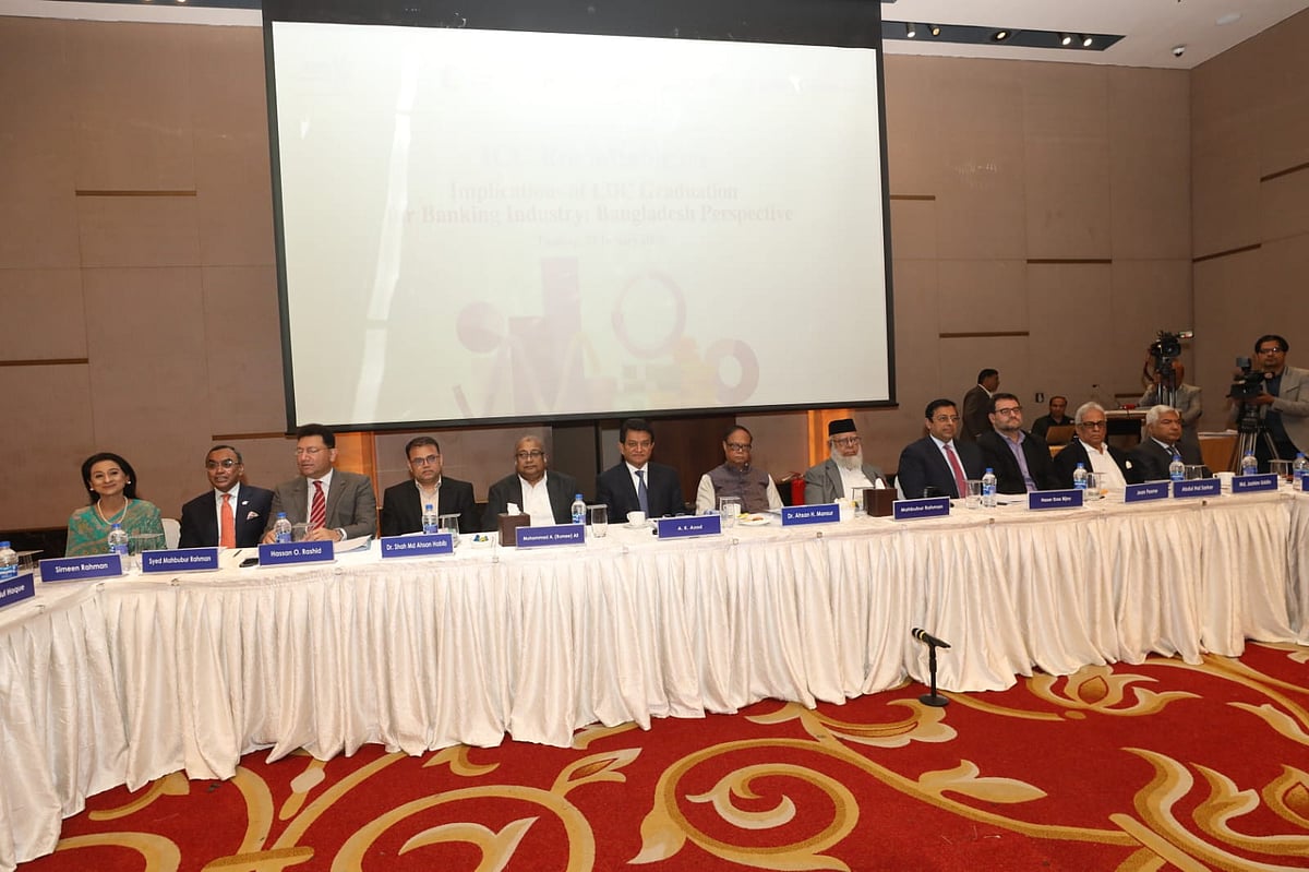 ব্যবসায়ী সংগঠনগুলো পুতুলের মতো আচরণ করছে: গভর্নর