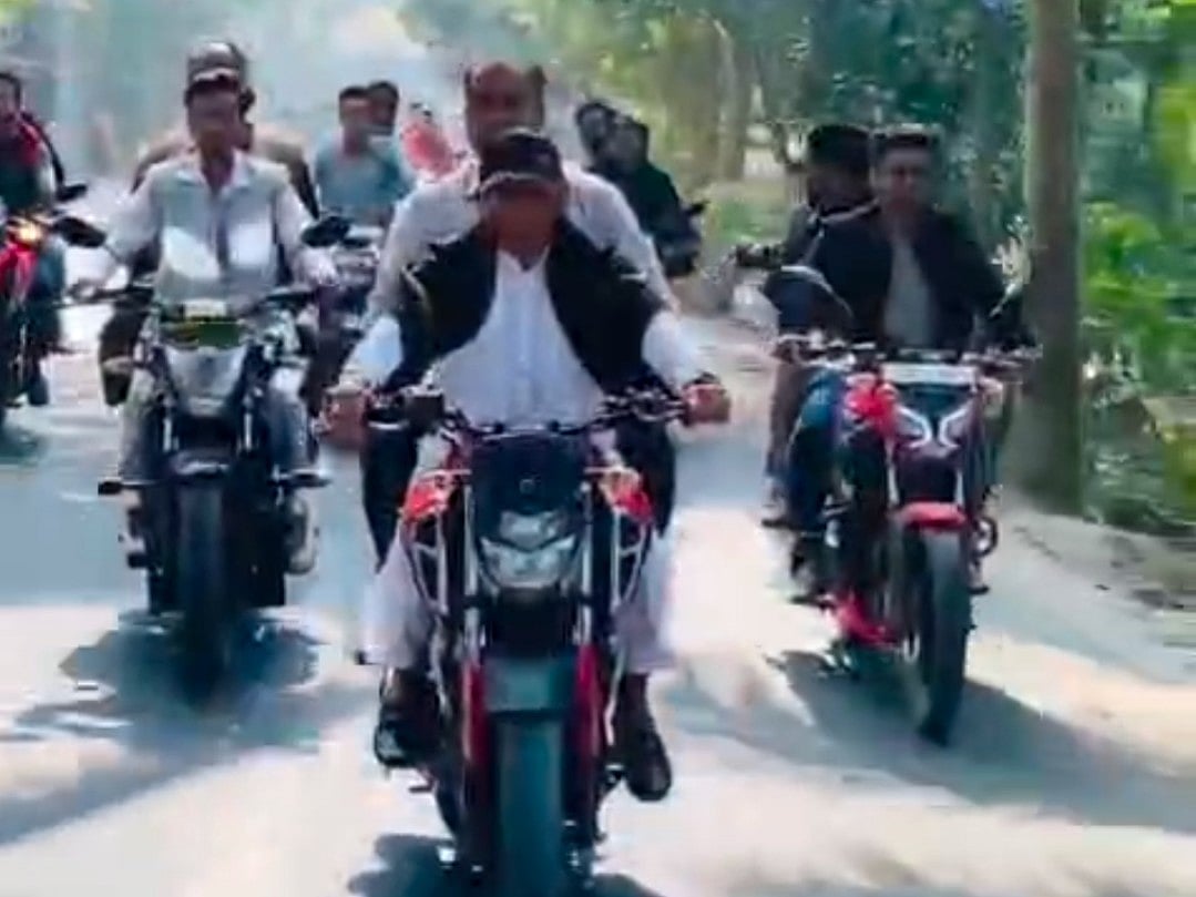 আচরণবিধি লঙ্ঘন করে মোটরসাইকেল বহর নিয়ে মহড়া বিএনপির প্রার্থীর, ছিল না হেলমেট