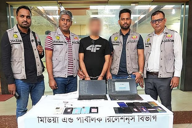 মুঠোফোনের আইএমইআই নম্বর পরিবর্তন চক্রের ‘মূল হোতা’ ৫ দিনের রিমান্ডে