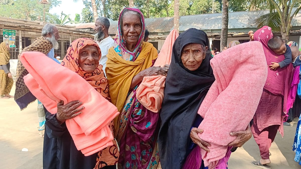 ‘একটা কম্বল দিলাইন, আল্লায় আফনেরার বালা করবো’