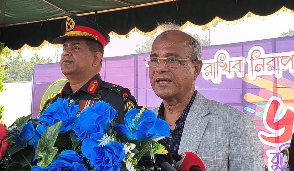 আওয়ামী ফ্যাসিস্ট পালিয়ে যাওয়ায় নির্বাচন ভন্ডুলের আশঙ্কা নেই: স্বরাষ্ট্র উপদেষ্টা