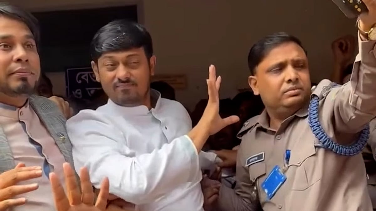 হাবিবুল্লাহ বাহার কলেজে নাসীরুদ্দীন পাটওয়ারীকে হেনস্তা