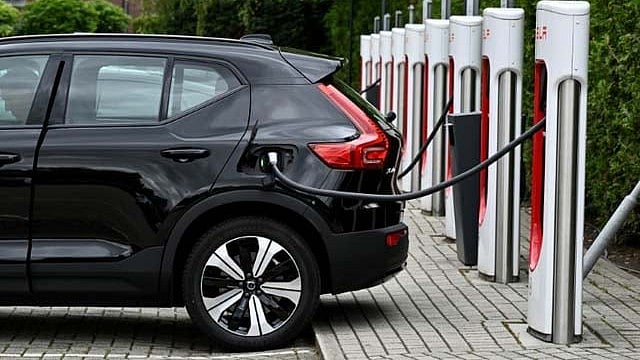 বৈদ্যুতিক গাড়ির জন্য আসছে নতুন প্রযুক্তির ব্যাটারি