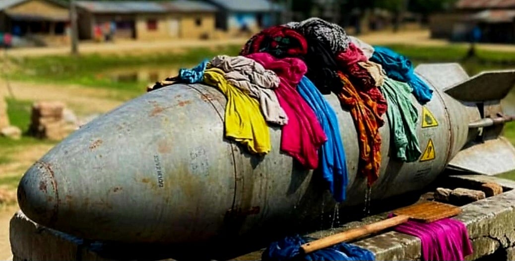 পুকুরপাড়ে পড়ে ছিল ‘অবিস্ফোরিত বোমা’, চলত কাপড় ধোয়া, লাকড়ি কাটা