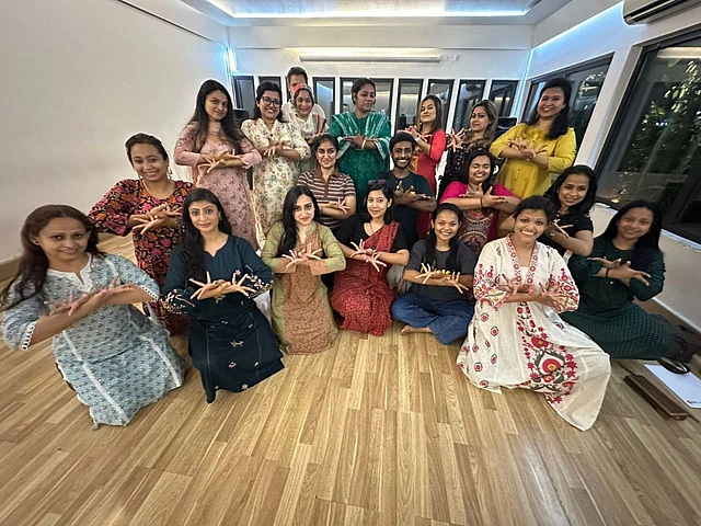 এখন নাচ হয়ে উঠছে নতুন সময়ের এক অল্টারনেটিভ ওয়েলবিইং থেরাপি