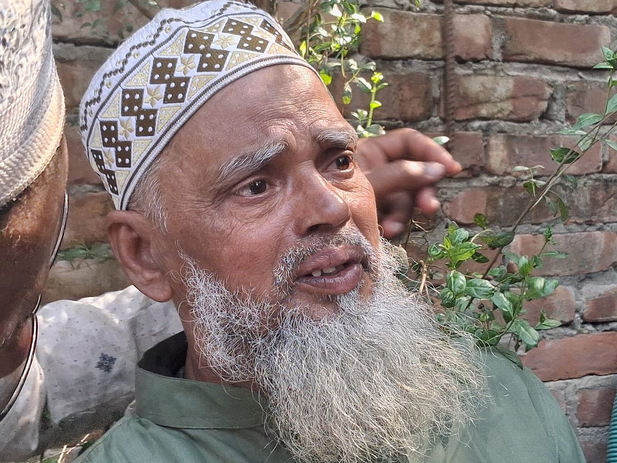 হাসি–খুশি তিন মেয়ের মা–বাবা এখন কী নিয়ে বাঁচবেন