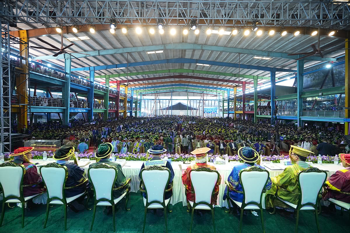 ড্যাফোডিলের ১৩তম সমাবর্তন অনুষ্ঠিত,  ৪ হাজার ২০ শিক্ষার্থীর অংশগ্রহণ