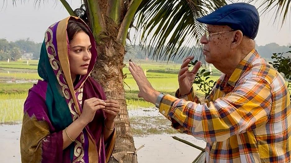 নির্মাণে আবুল হায়াত