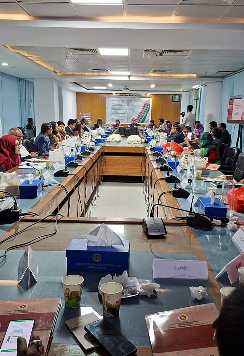 ঐতিহ্য রক্ষা ও শিল্পের পুনরুজ্জীবন: টাঙ্গাইল বয়নশিল্প নিয়ে গুরুত্বপূর্ণ সংলাপ