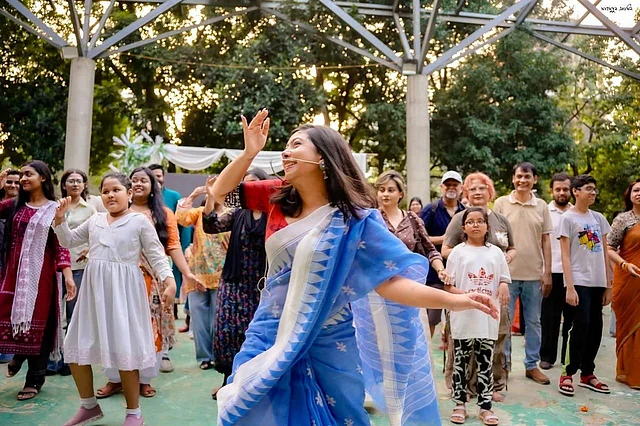 দারুণ আনন্দময় পরিবেশে নাচ হয়ে ওঠে শুধু আত্মপ্রকাশের নয়, বরং মন ভালো রাখার একটি মাধ্যম