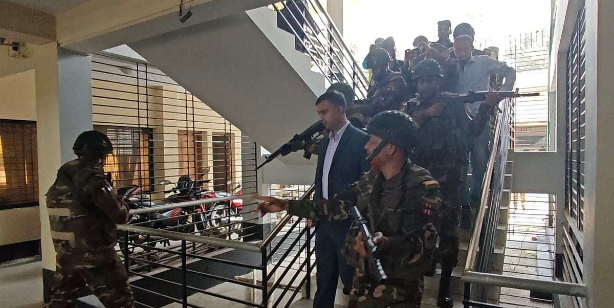 জয়পুরহাট সদরের ‘জিম্মি ইউএনওকে’ উদ্ধার করে দেখাল আইনশৃঙ্খলা বাহিনী