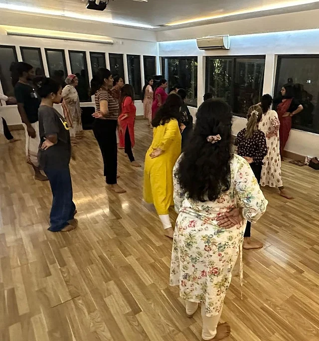 অ্যাডাল্ট বিগিনার্স কোর্সের মাধ্যমে নাচ দিয়ে এক নীরব বিপ্লব ঘটিয়ে ফেলছেন অর্থী