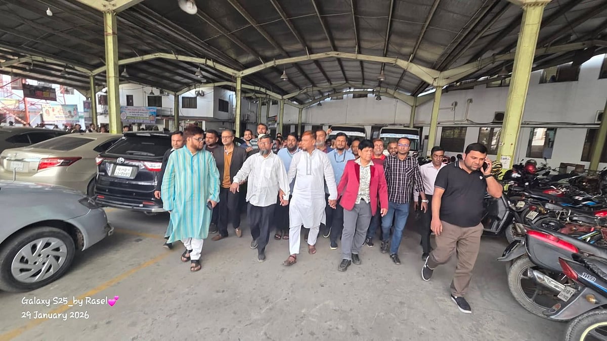 এনসিটি ডিপি ওয়ার্ল্ডের হাতে ইজারা 
দেওয়ার প্রতিবাদে বন্দরে বিক্ষোভ