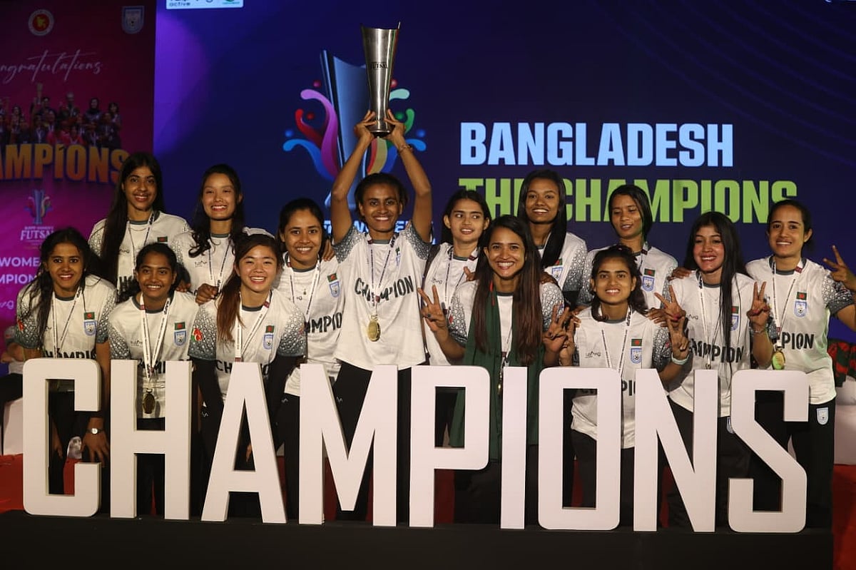 এই ট্রফি আপনাদের জন্য—বললেন ফুটসালজয়ী অধিনায়ক সাবিনা