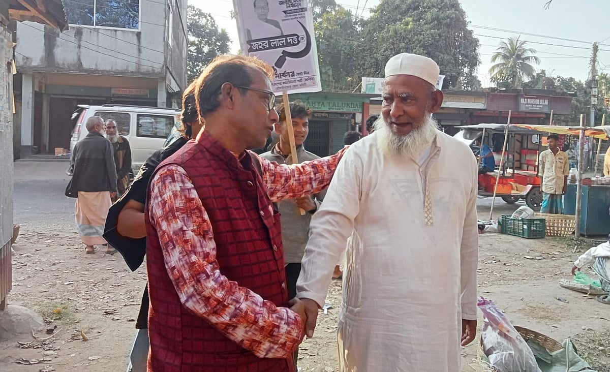 পরিচিত প্রতীকের ভিড়ে অনেকটা নীরবে চলছে জহর লাল দত্তের ‘কাস্তে’র প্রচারণা