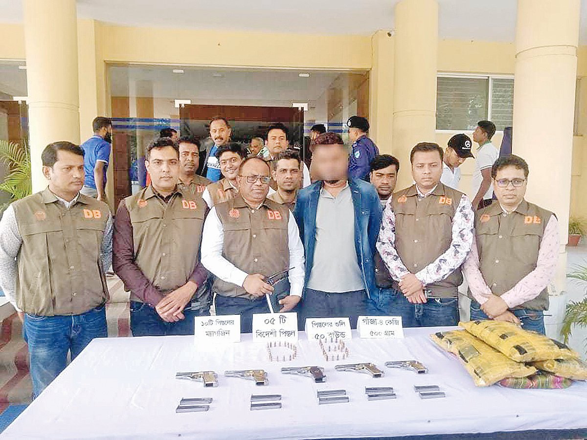 আগ্নেয়াস্ত্রের ব্যবহার বাড়াচ্ছে শঙ্কা