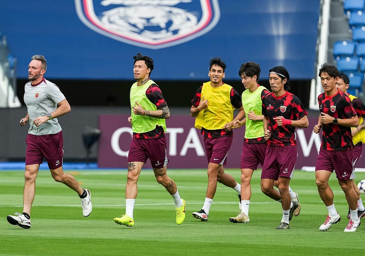 ছবিটি সাংহাই পোর্টের অনুশীলনে তোলা। জরিমানা হওয়া ক্লাবগুলোর মধ্যে এটি একটি 