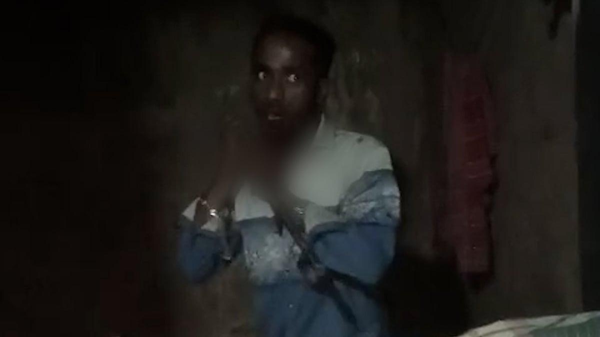 গ্রেপ্তার এড়াতে গলায় চাপাতি ধরেছিলেন সন্ত্রাসী, শেষ রক্ষা হয়নি