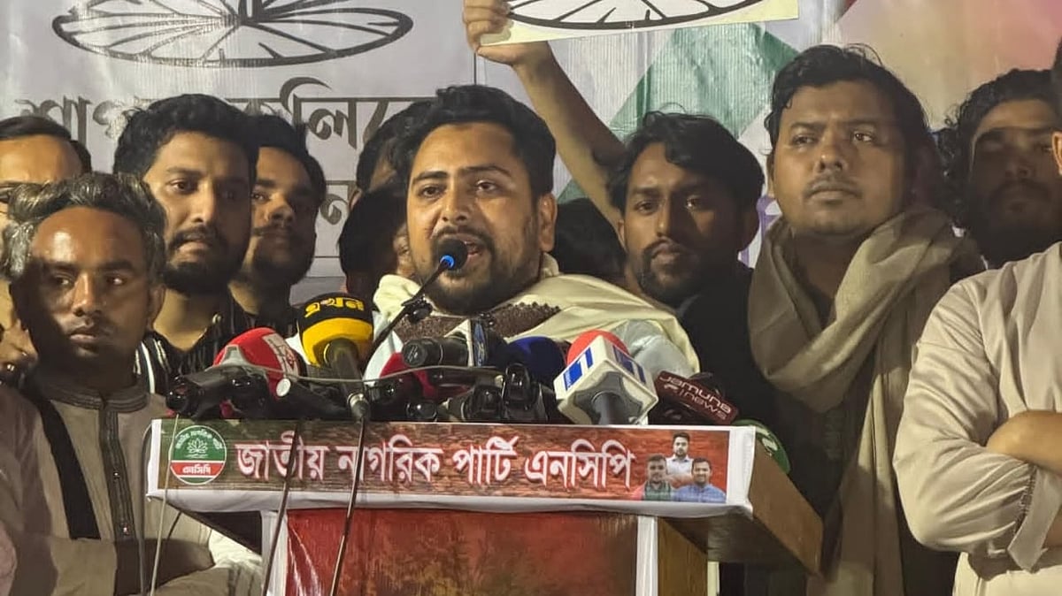 দেশের মানুষ নিরাপদ কেবল ১১–দলীয় জোটের কাছে: নাহিদ ইসলাম