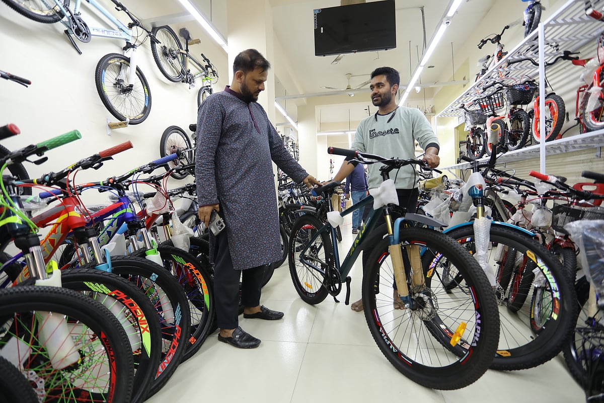 বংশালে আসলেই কি কম দামে সাইকেল পাওয়া যায়? বাজার ঘুরে এসে যা জানলাম