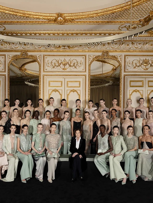 এক নজরে আরমানি প্রিভে জেড কালেকশন