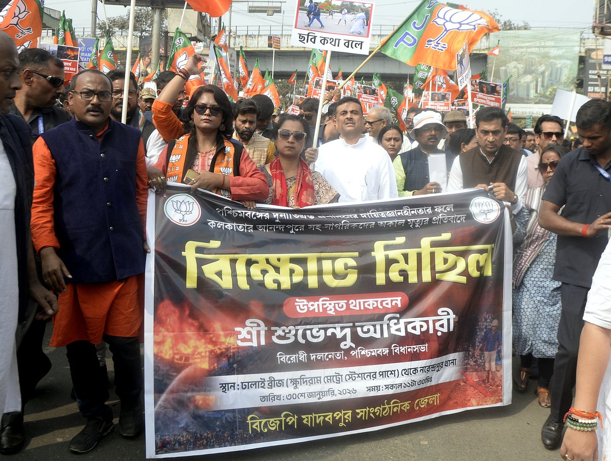 কলকাতায় আগুনের ঘটনায় ২৫ দেহাবশেষ উদ্ধার, মন্ত্রীর পদত্যাগ চায় বিজেপি