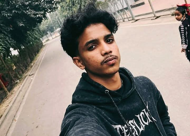 ট্রাকের ধাক্কায় প্রাণ গেল মোটরসাইকেল আরোহী তরুণের