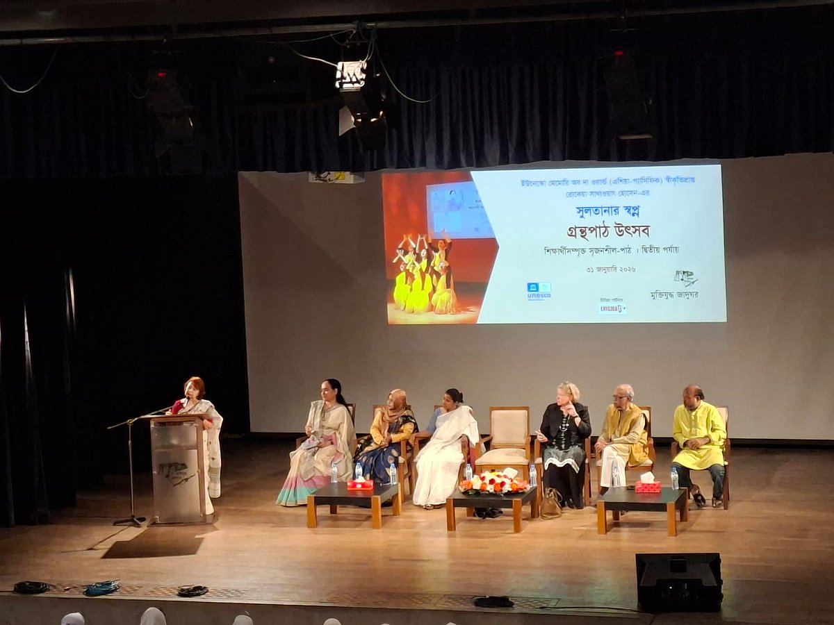 দমিয়ে রাখার জন্য বলা হয়, মেয়েদের সীমার মধ্যে থাকতে হবে: রওনক জাহান