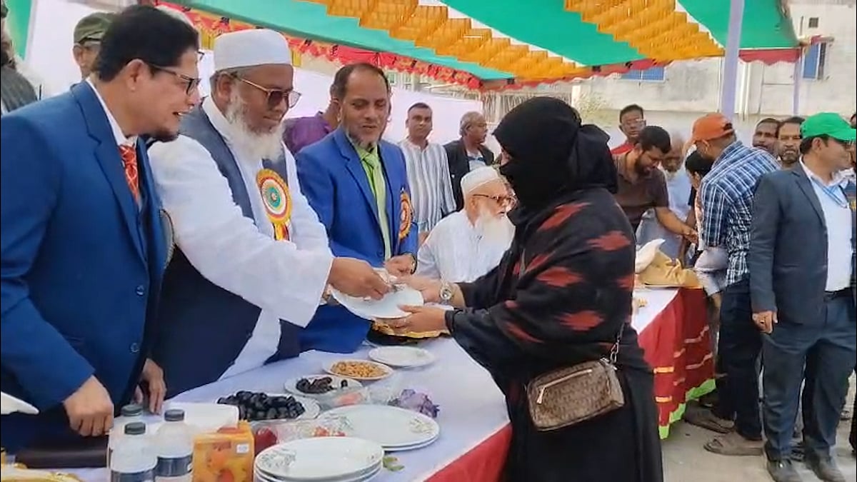 পুরস্কারের সঙ্গে নগদ অর্থ বিতরণ, বিএনপি জোট প্রার্থীকে দেড় লাখ টাকা জরিমানা