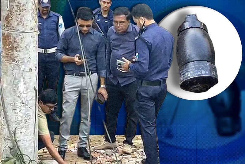 ঝিরির পাশে খেলতে গিয়ে দুটি সাউন্ড গ্রেনেড পেল দুই শিশু